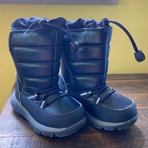 Lands’ End navy toddler snow boot